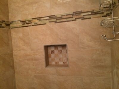 Shower Midway Woods Dearborn Park HausZwei Homes Rental