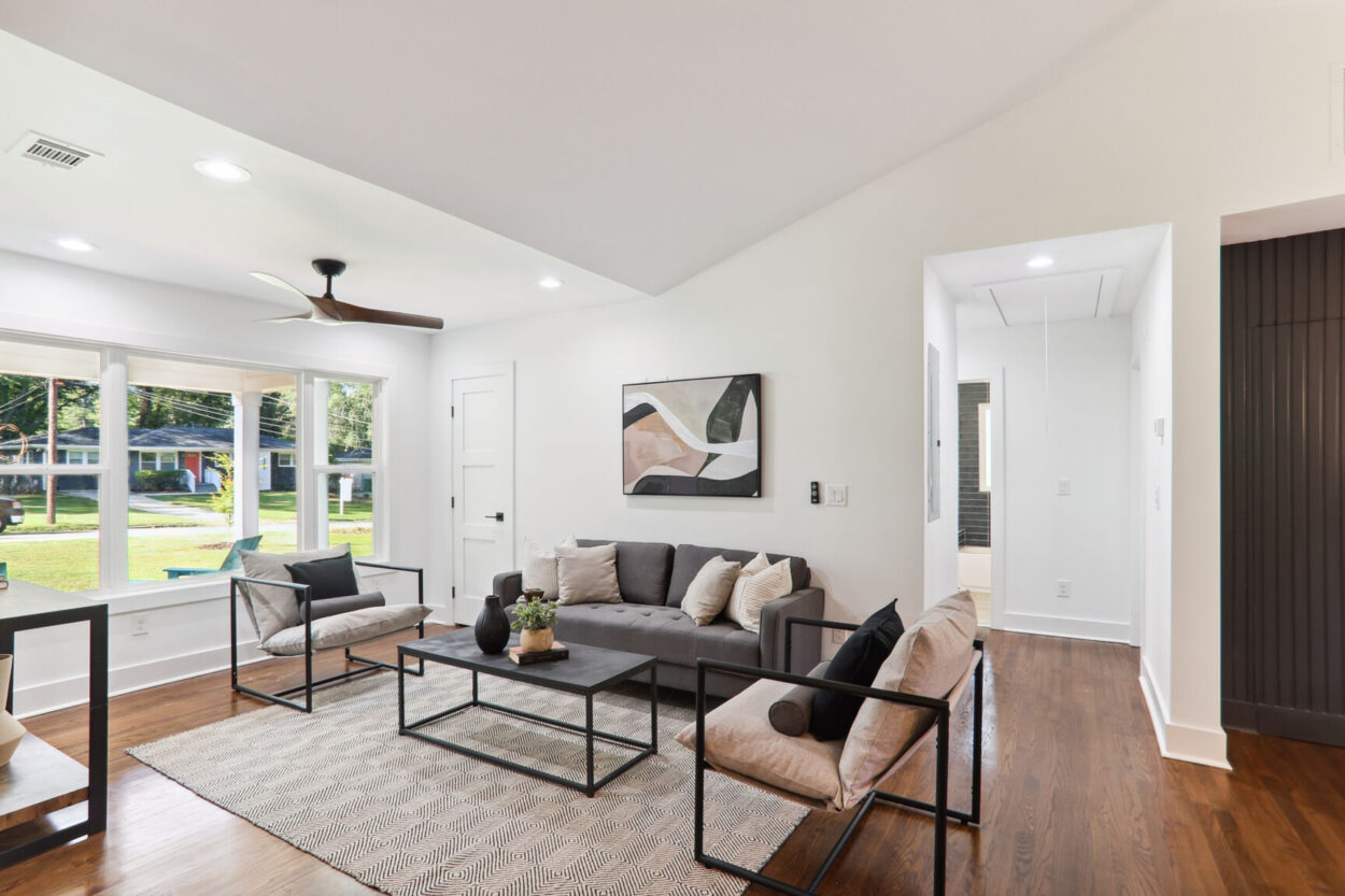 3272 Bonway Drive Decatur Meadowbrook Acres Living Room