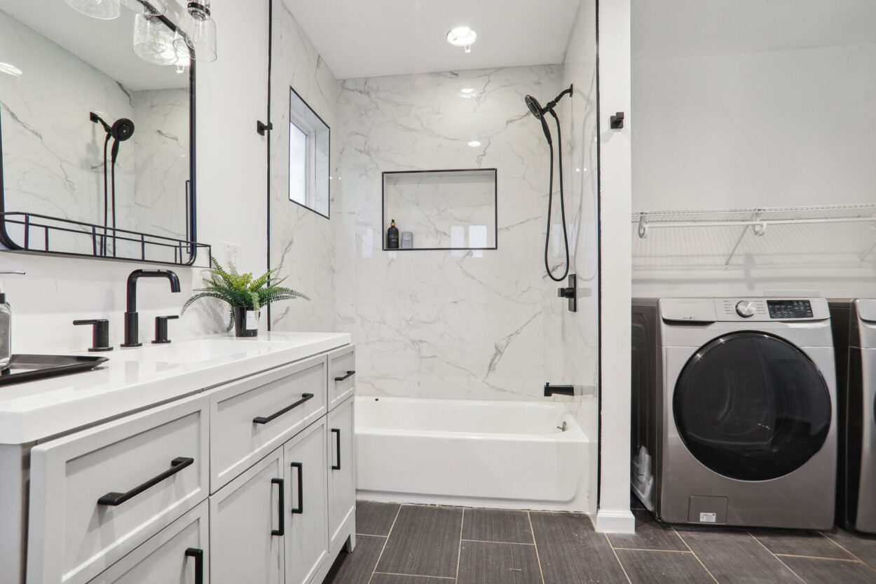 Meadowbrook Acres 3267 Bonway Drive Decatur Bathroom